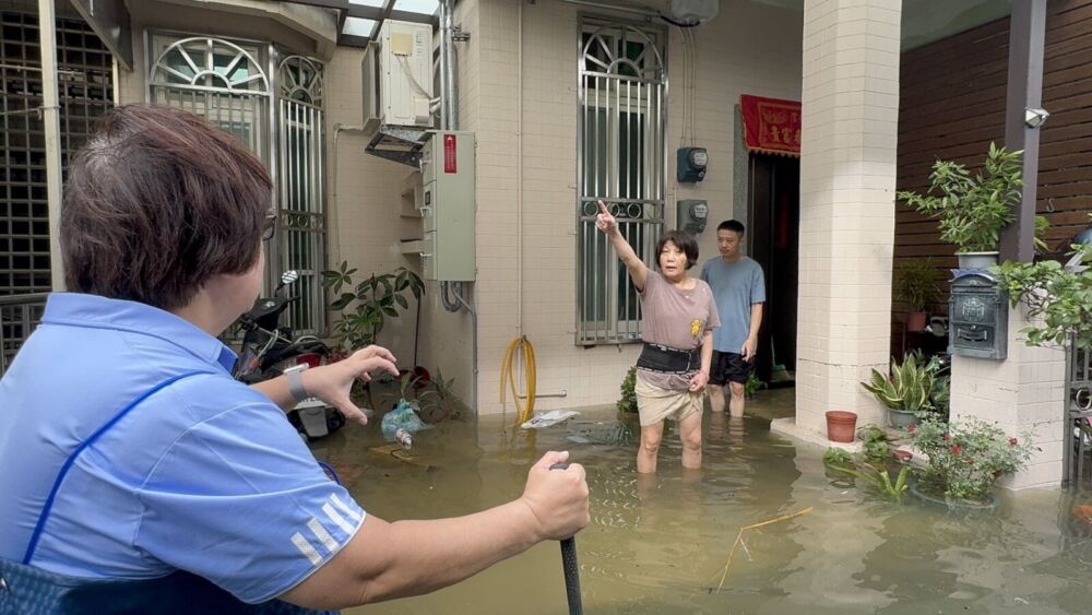 指淹水補助與現況脫節 黃琤婷赴災區現勘籲政府檢討公平性 214 指淹水補助與現況脫節 黃琤婷赴災區現勘籲政府檢討公平性 213