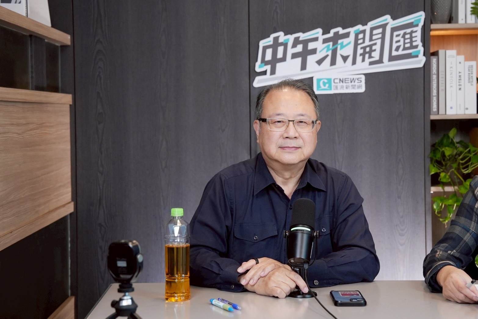 中午來開匯／黃介正揭國民黨大陸部「9成時間接電話」　實際任務協助台商台胞解決問題 211