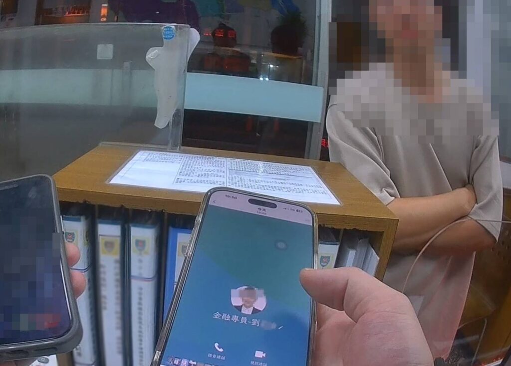 潭北派出所員警即時協助受害民眾查核「假冒知名偶像周邊商品詐騙」,成功阻詐保財。(圖/記者林家嘉翻攝)