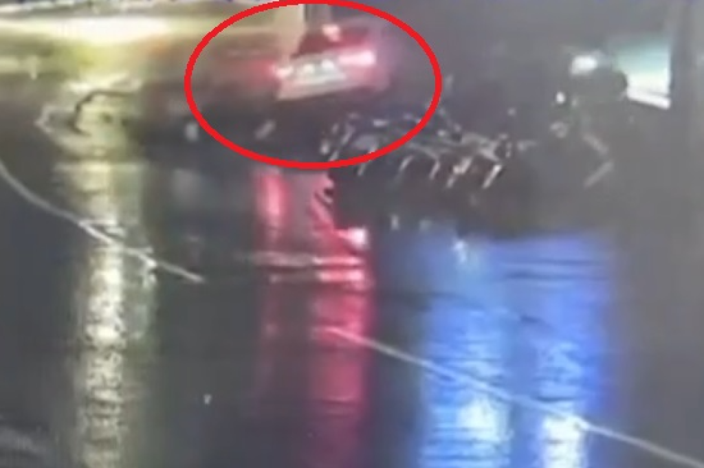 天雨路滑加上恍神肇事! 新店休旅車刷一排機車畫面曝光
