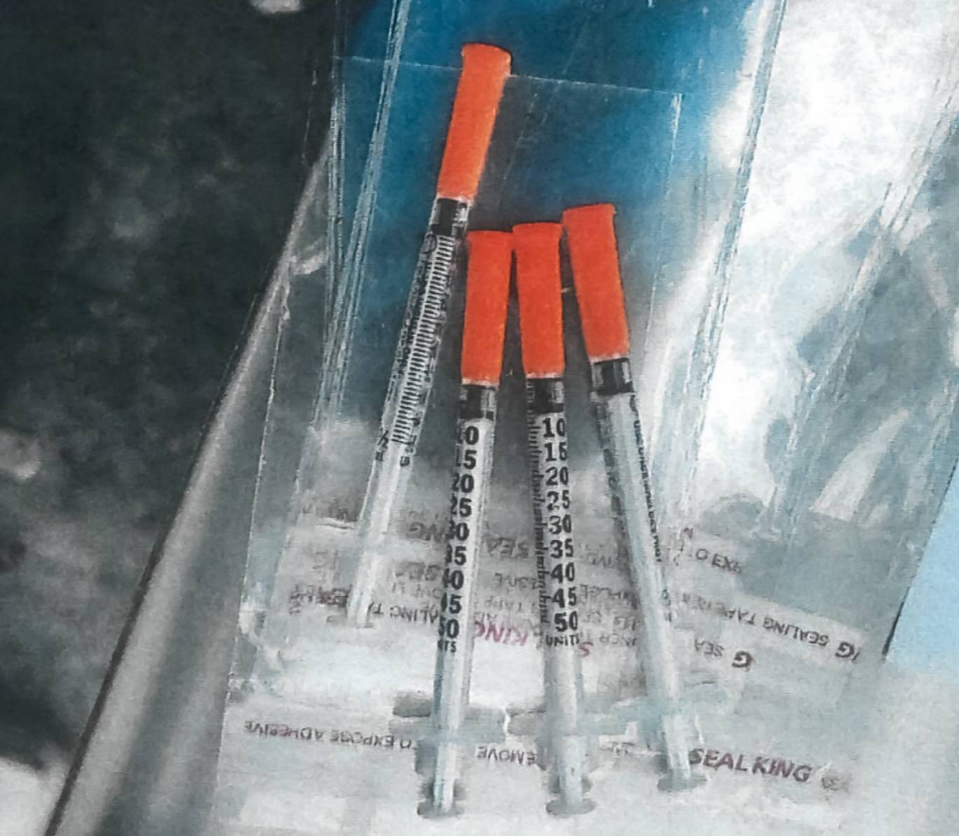 ▲犯嫌身上藏有毒品。（翻攝畫面）