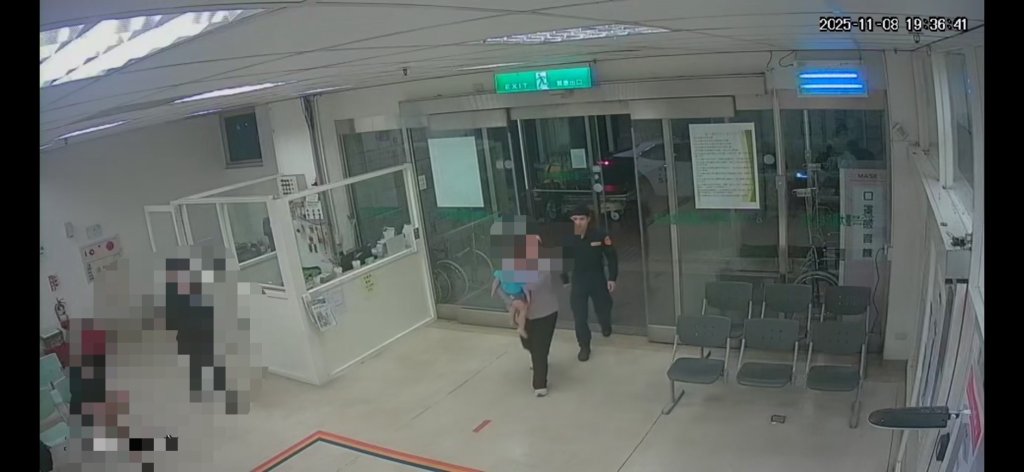 嫩嬰遊金山突抽搐翻白眼 警鳴笛開道護送焦急母搶命