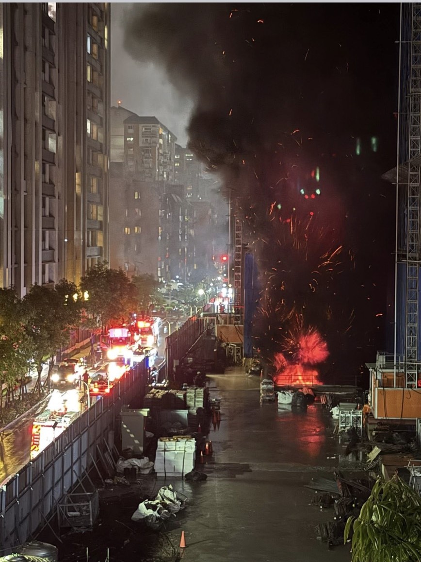 台北市松山區健康路325巷25弄1處住宅工地,今(13)日晚間20時許驚傳火警。
