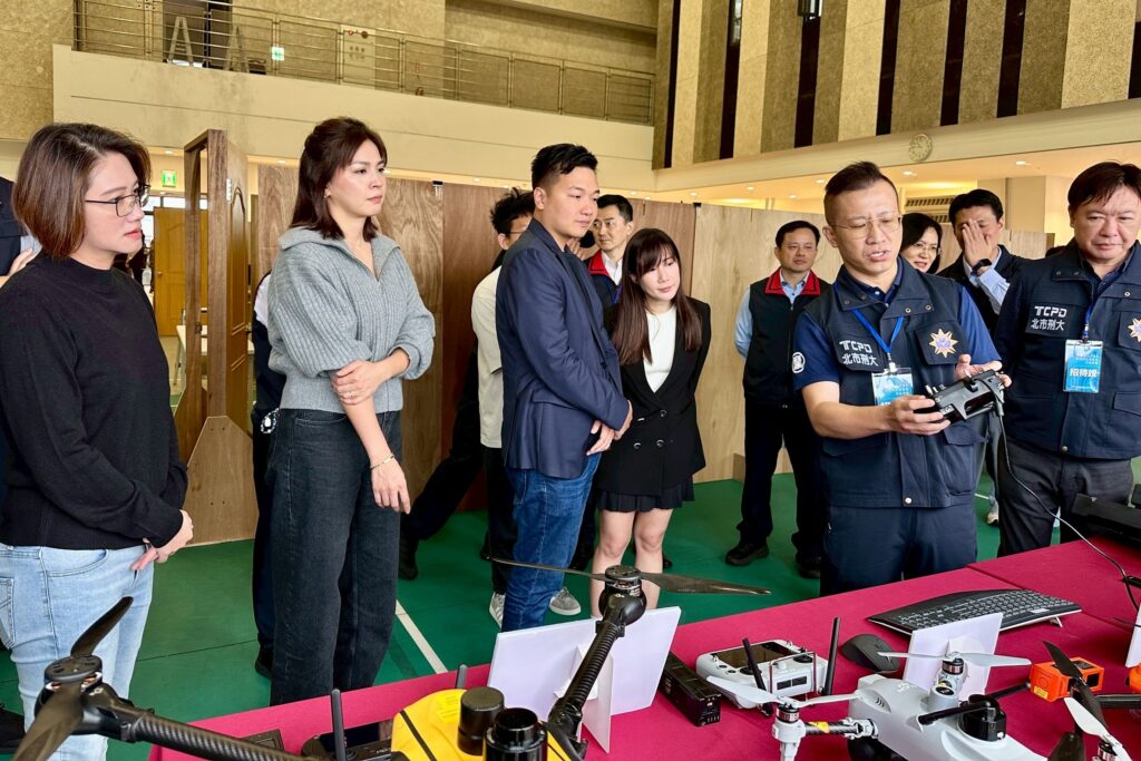 數位偵查與AI智能並重 北市警展科技打詐成效 28 MEITU 20251113 145204773
