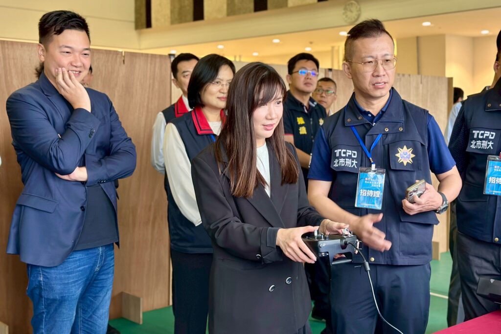 數位偵查與AI智能並重 北市警展科技打詐成效 29 MEITU 20251113 145300143