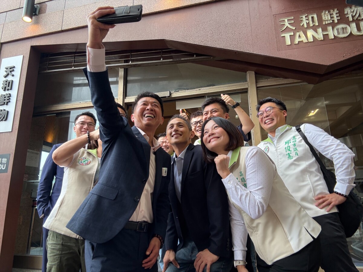 ▲吳怡農現身力挺許智傑，盼未來可以北高連線；（記者 李堂安 翻攝）