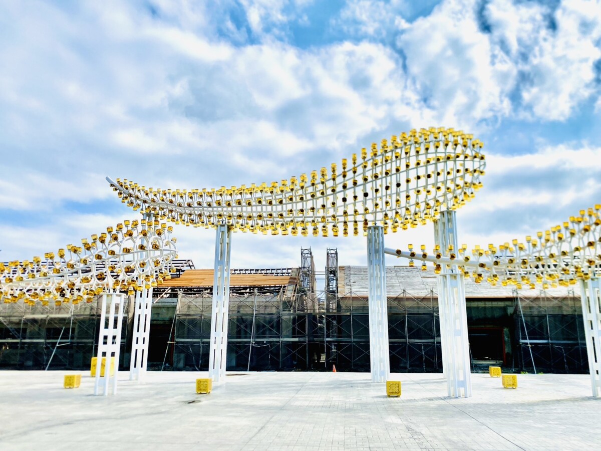 ▲「光之祥雲」裝置藝術出自台灣知名剪紙藝術家楊士毅之手。(記者陳雅琪攝)