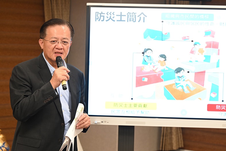▲消防署長蕭煥章報告「防災士培訓辦理進度」案。