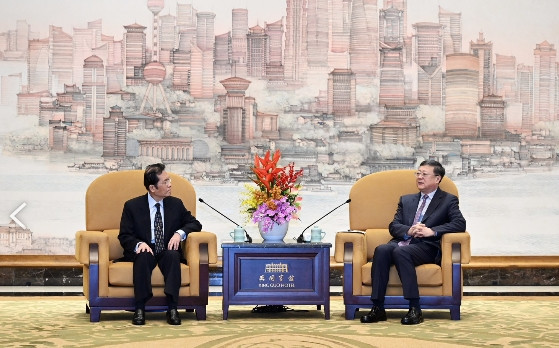 中國國民黨副主席張榮恭（左）與中國上海市委書記陳吉寧（右）。（圖／中國國民黨提供）
