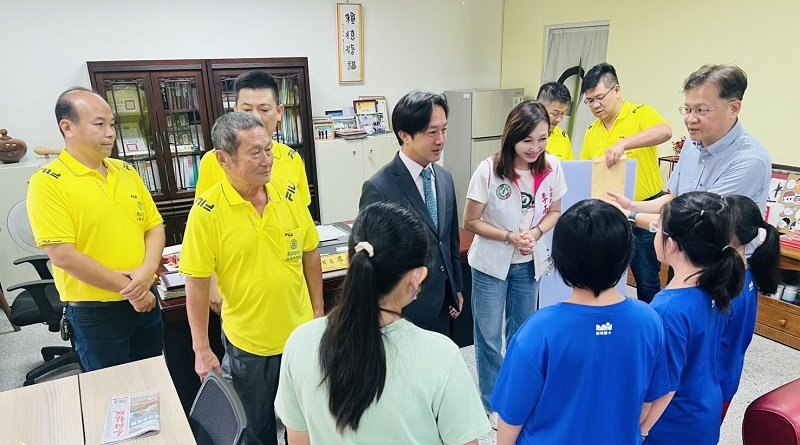 林園扶輪社認養37位「扶輪之子」 以獎助學金支持教育 孩子親寫卡片暖心致謝