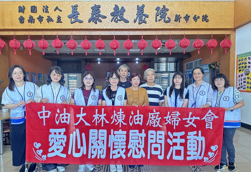 可能是一或多人和文字的圖像