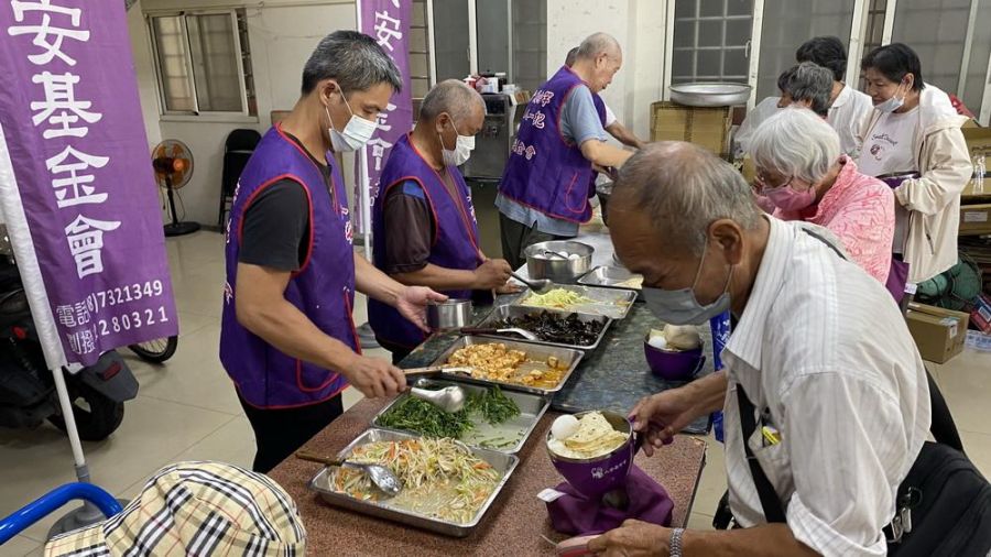 黑夜到微光 「世界善意日」人安伴窮苦不打烊