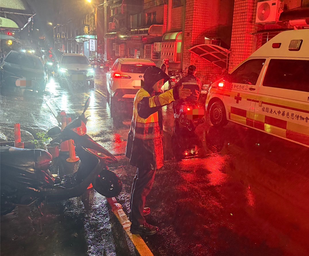 楊梅獨居婦心臟不適突倒地 警消、鎖匠合力救援 S 77332597 0