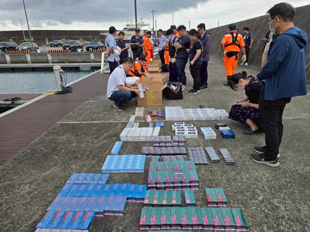 海巡、海關聯手破獲烏石港遊艇走私加熱菸。(海巡署提供)