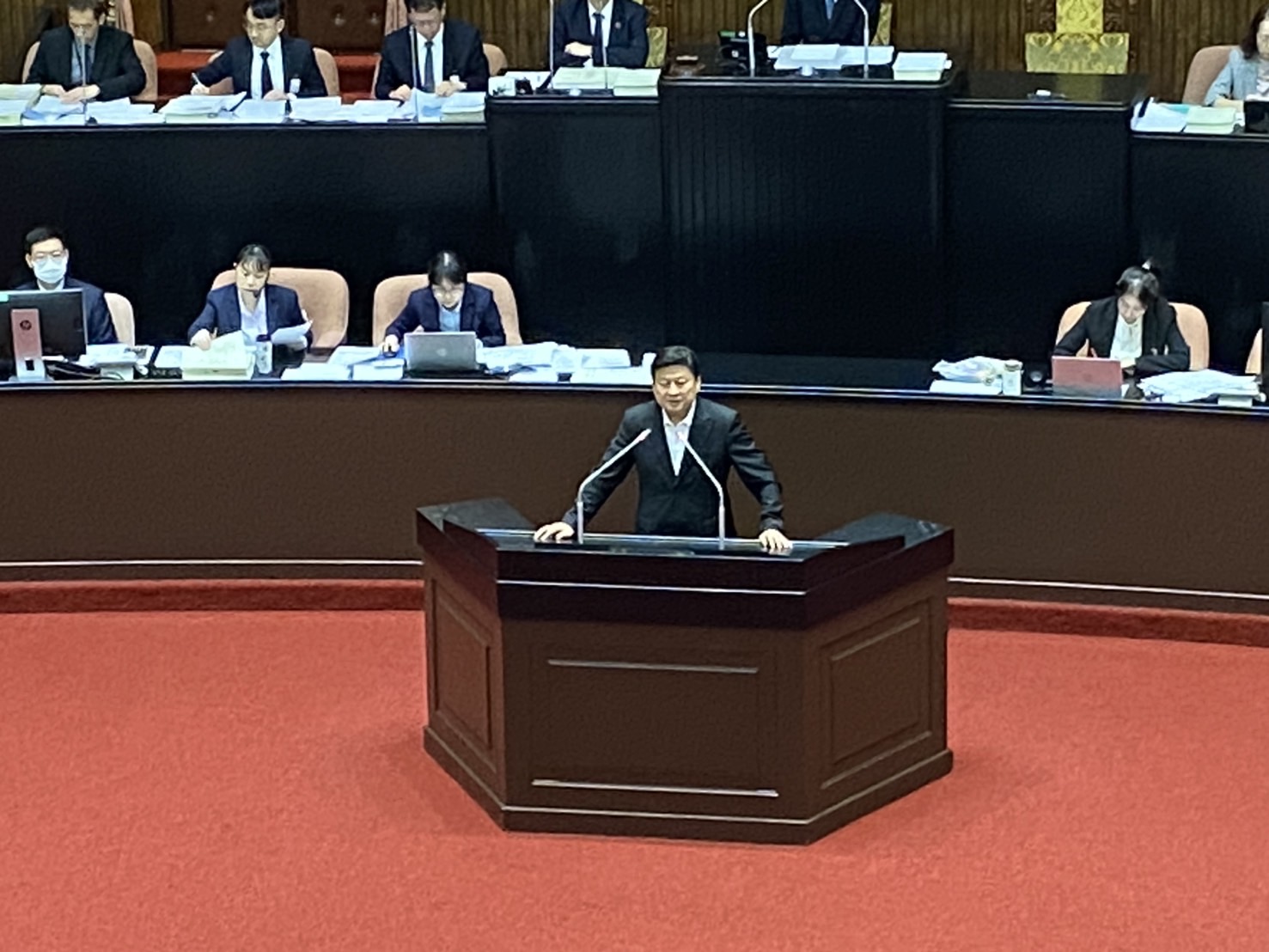 傅崐萁表示,當初立院審查時要求行政院自行刪除636億元,原意在要求卓內閣盤點浪費、刪除冗費。(記者 包克明攝)