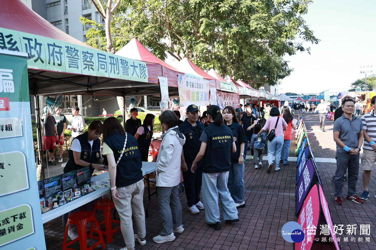 南開科大聚集許多單位餐車、宣導、車聚活動。（縣府提供）