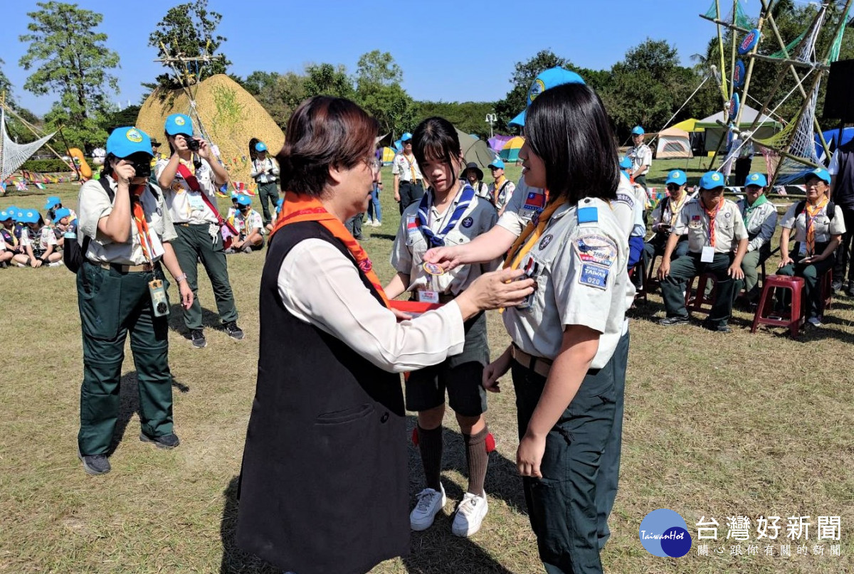 彰化縣社區暨各級學校童軍女童軍聯合大露，400人熱情參與展現團隊精神。圖／彰化縣政府提供
