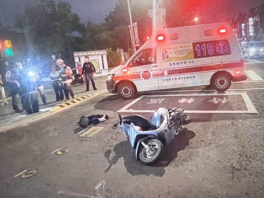 高雄女駕駛左轉不讓機車-騎士閃不過雷殘摔車-驚險畫面曝