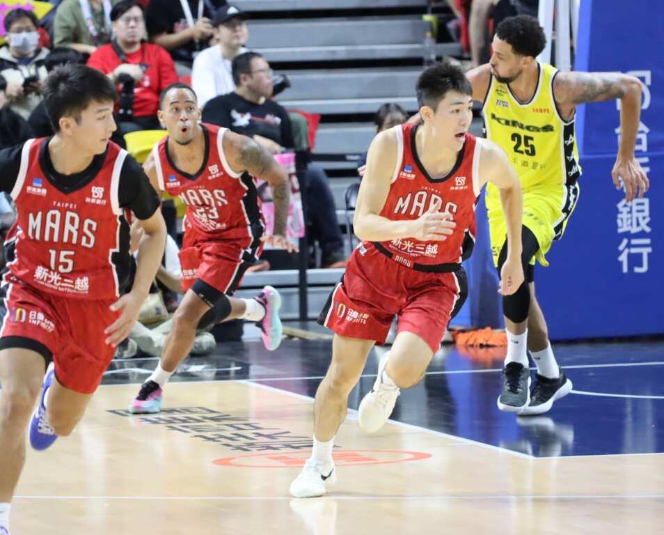 戰神隊團隊戰力出色，壓制了國王隊洋將火力。 (魏冠中攝影)