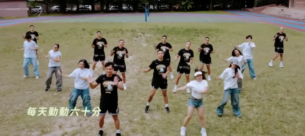 「FIT動起來」歌曲與舞蹈中,倡議每天運動1小時,維持兒童健康體位,讓孩子快樂長高更聰明。