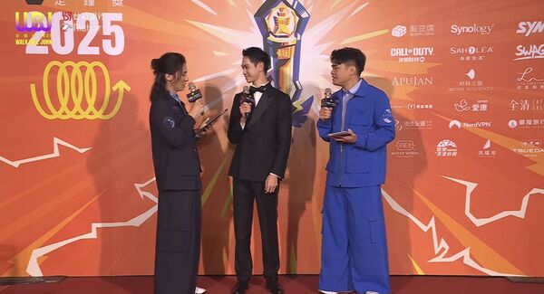 Andy帥氣走上走鐘獎紅毯。(圖/翻攝走鐘獎頒獎典禮YouTube)