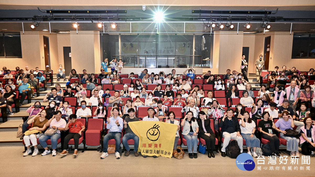 120個顱顏家庭320人大合照