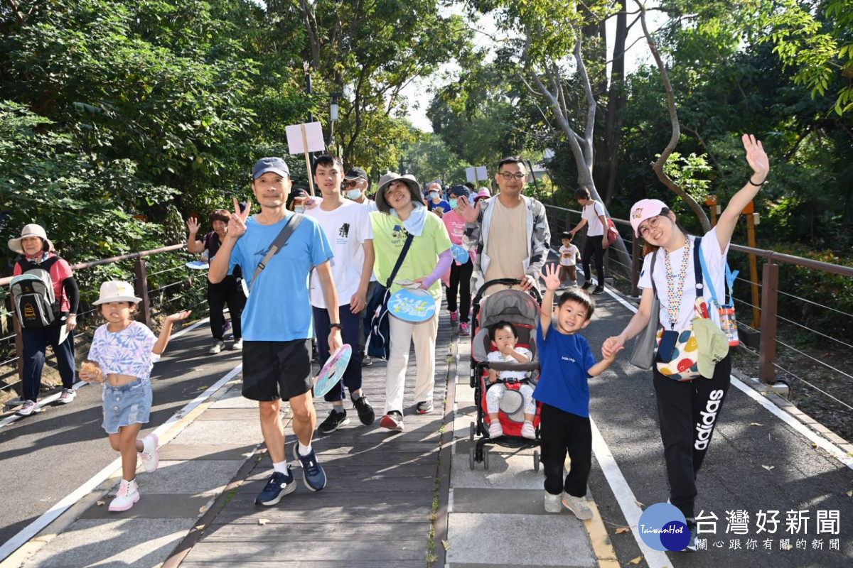 嘉義市府衛生局響應全民健走日在「嘉油鐵馬道」舉辦健走活動／嘉義市府提供