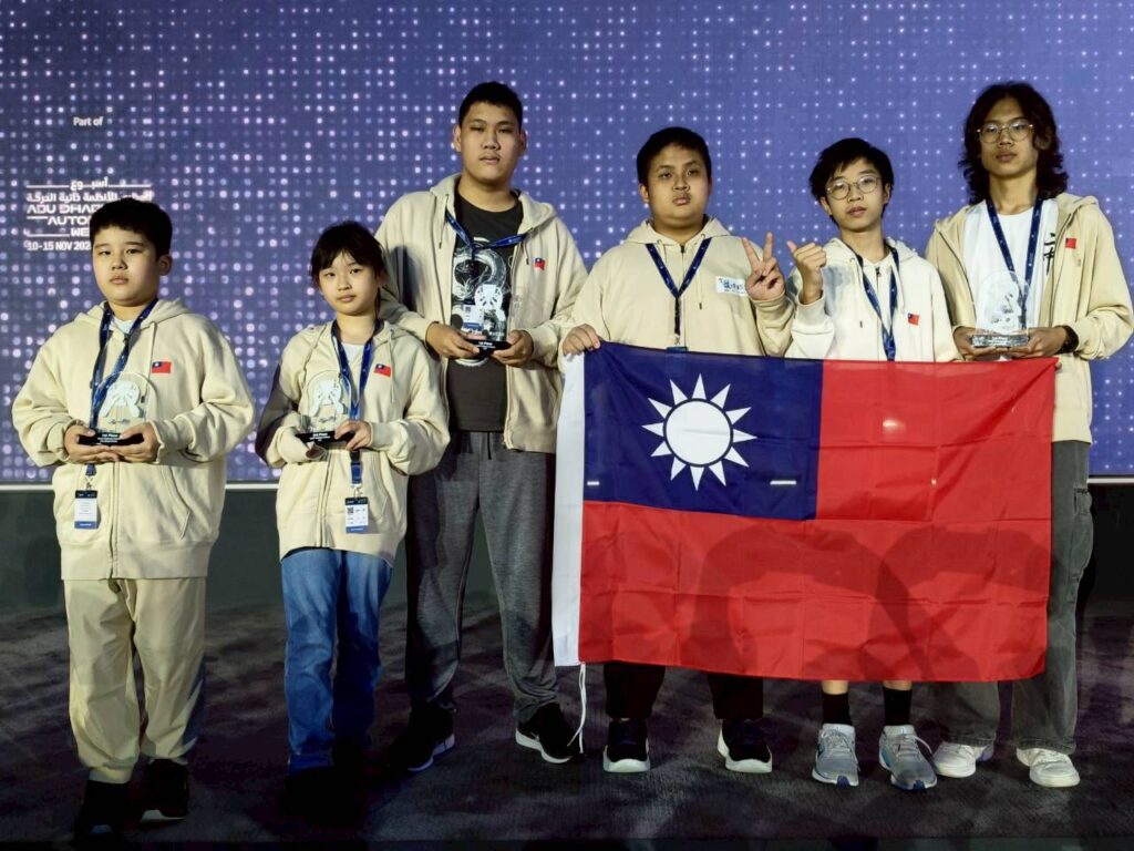 台灣代表隊稱霸 RCAP 阿布達比 U19 奪冠、U12 奪季軍展現強大 STEM 實力 48 S 102998080 1024x768 1