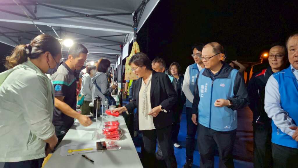 ▲彰化縣政府於昨日在和美鎮和仁國民小學舉辦「114年彰化縣防災教育日系列活動—災民夜宿體驗活動」,模擬避難收容所的設置為主軸,邀請家庭為主要參與對象,展開為期2天1夜的夜宿體驗。(圖/彰化縣政府提供)