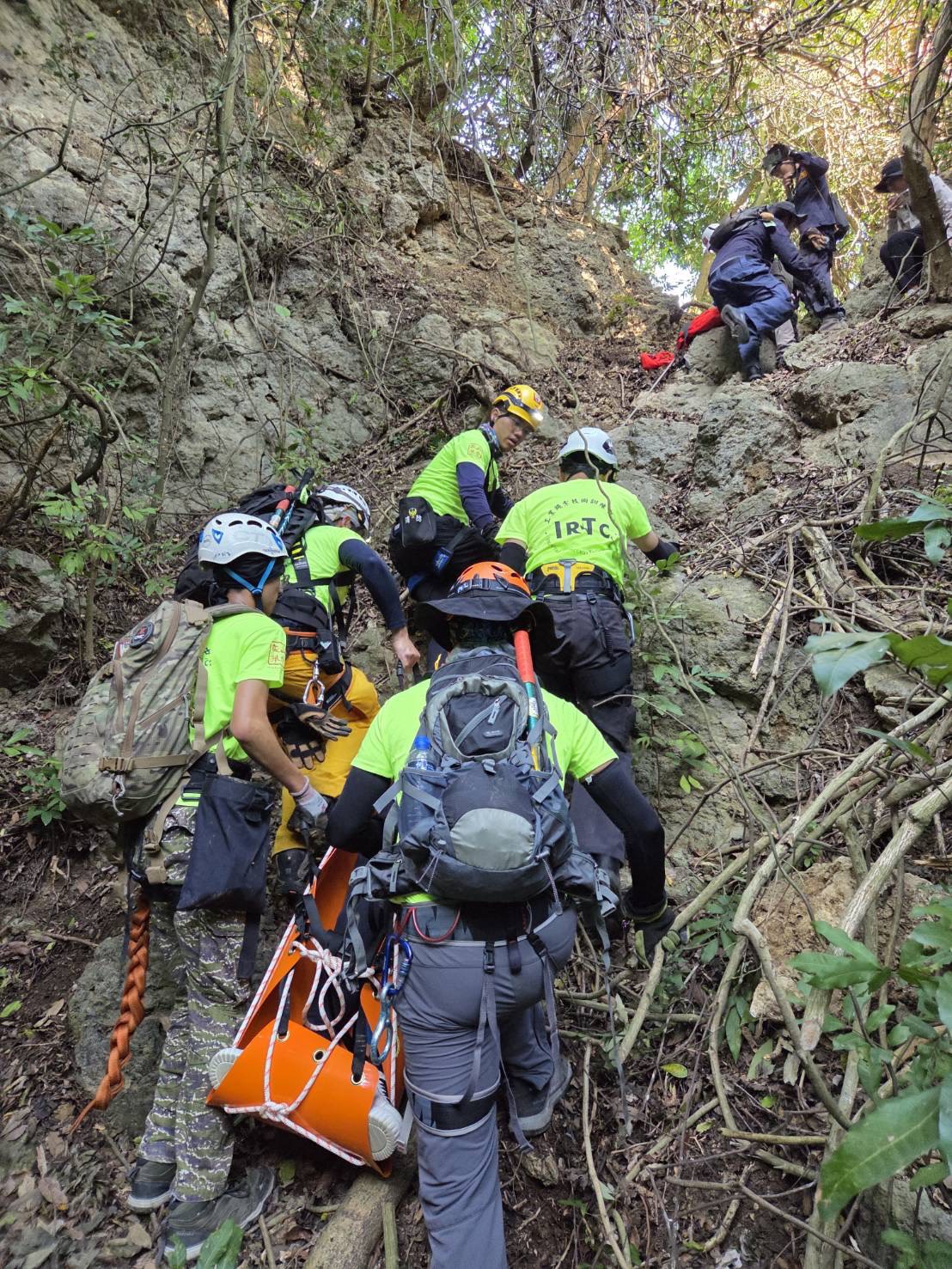 三位重量級貴賓勇闖柴山叢林!邱議瑩、李永得、陳美雅親演受困者 用行動支持《ORT搜索救援訓練》、為高雄淺山安全把關 - https://www.watchmedia01.com