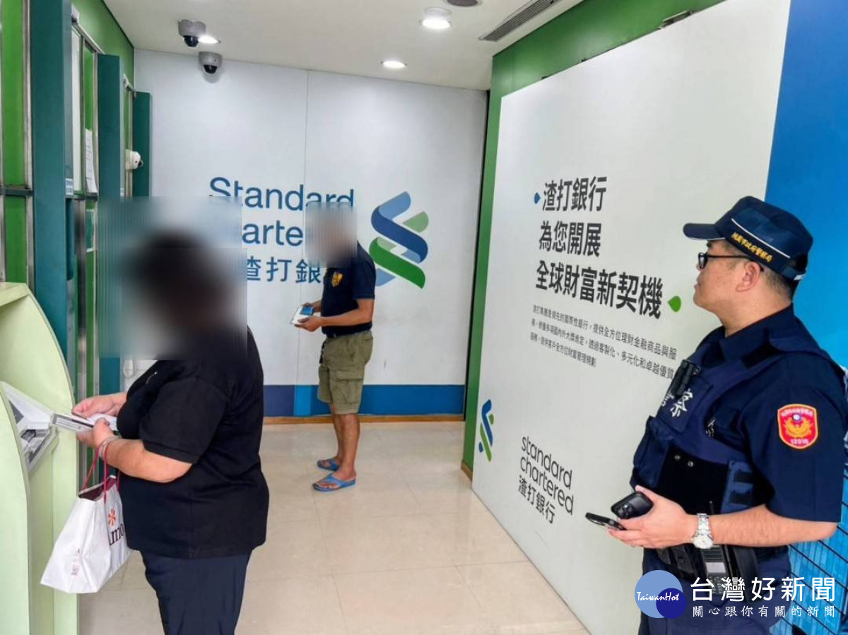 普發現金ATM領取首日，蘆竹警力巡守維護治安與反詐。