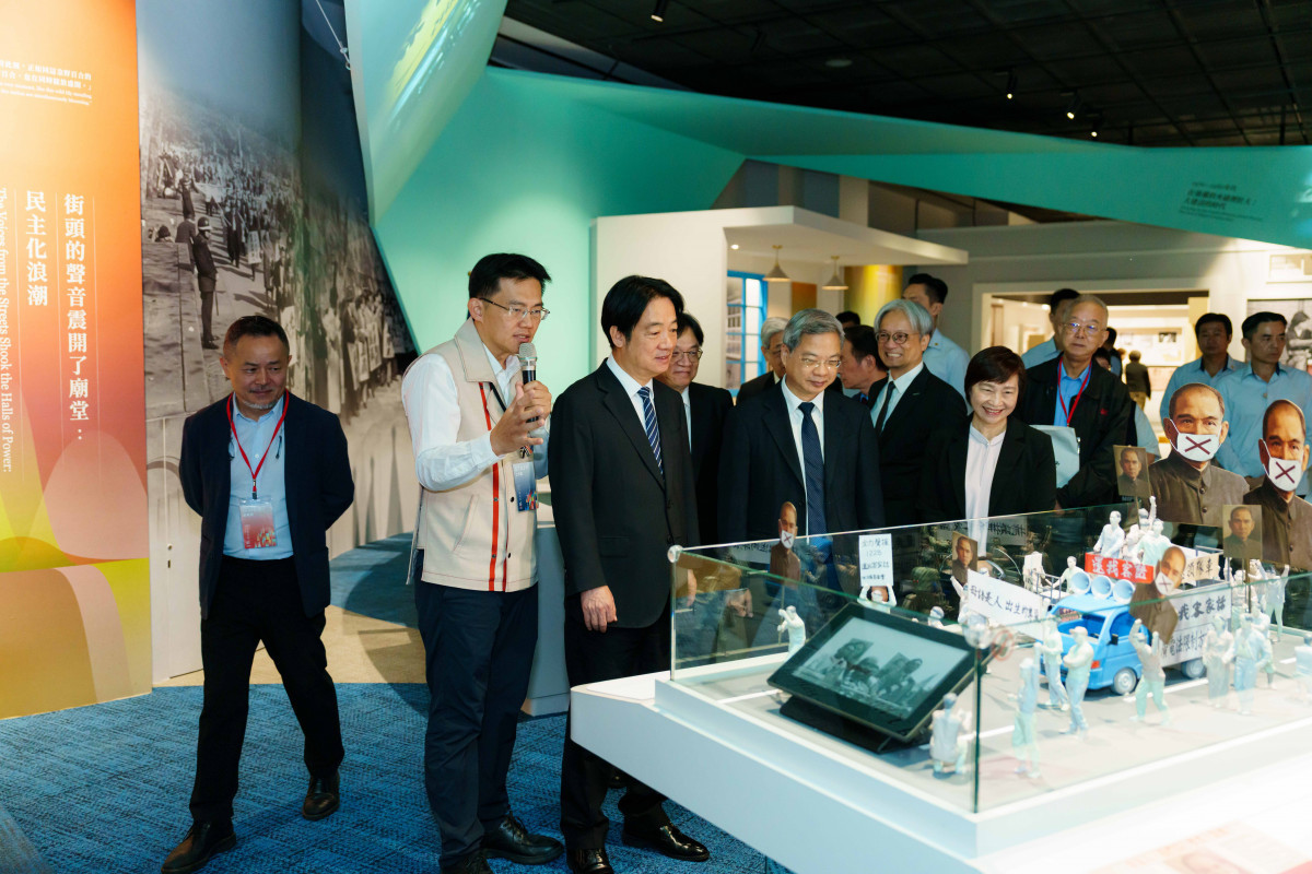 圖說：賴清德總統參觀國家檔案館展廳