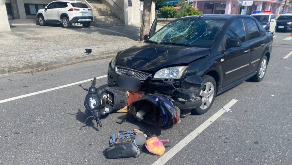 台東池上鄉84歲翁車禍身亡!- 騎機車疑未兩段式左轉與自小客車相撞傷重不治