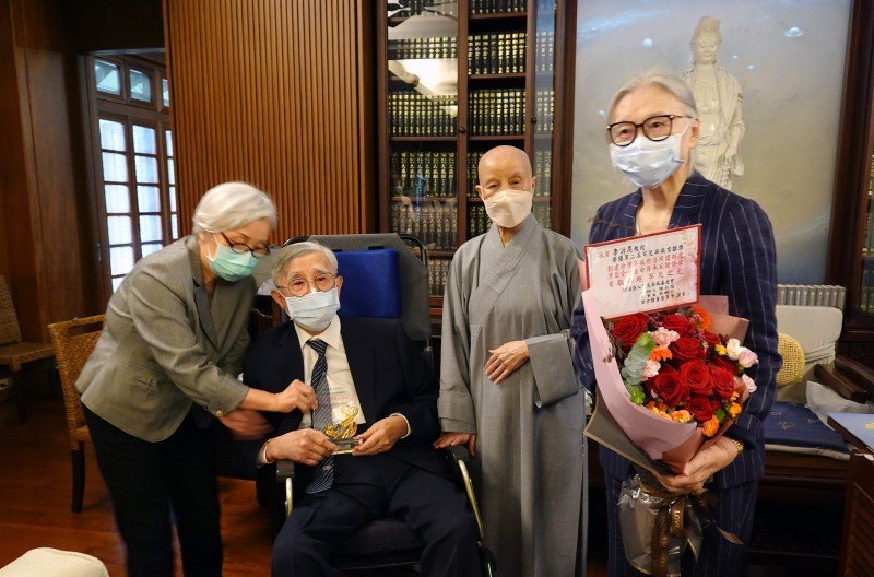 慈大創校校長李明亮教授獲「罕見疾病貢獻獎」