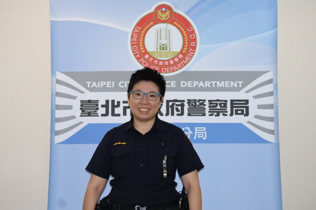 貼心女警暖助九旬翁 即刻救援化解交通窘境 41 1763344644631