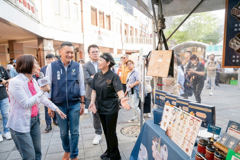 「台北造起來ㄈㄥ年慶」24家台北特色好店 品牌轉型共創魅力新城事 41 02%E8%87%BA%E5%8C%97%E5%B8%82%E6%94%BF%E5%BA%9C%E4%BF%9E%E6%8C%AF%E8%8F%AF%E5%89%AF%E7%A7%98%E6%9B%B8%E9%95%B7%E5%B7%A1%E7%A6%AE%E5%BA%97%E5%AE%B6%E6%94%A4%E4%BD%8D