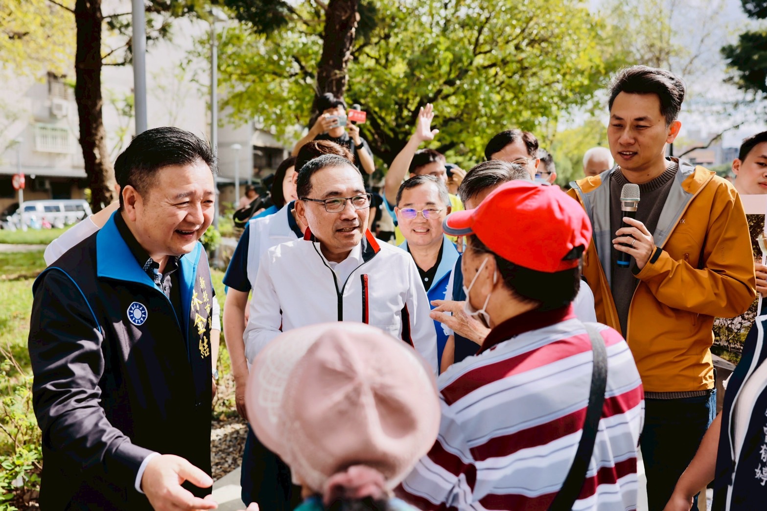 新北市長侯友宜視察土城員和人本通行改善工程進度 預計年底完工 43 %E7%95%B6%E5%9C%B0%E5%B1%85%E6%B0%91%E5%90%91%E5%B8%82%E9%95%B7%E8%A1%A8%E9%81%94%E7%84%A1%E9%9A%9C%E7%A4%99%E5%9D%A1%E9%81%93%E6%94%B9%E5%96%84%E7%9A%84%E9%9D%9E%E5%B8%B8%E5%8F%8B%E5%96%84