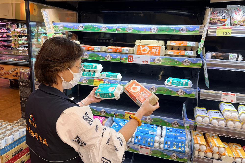 石崇良宣布本周擴大抽查蛋 盧秀燕肯定食安處主動查獲 210 石崇良宣布本周擴大抽查蛋 盧秀燕肯定食安處主動查獲 209