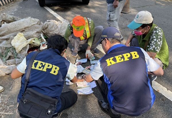 月世界遭傾倒廢棄物 邱議瑩:提案修法全面重罰「讓犯嫌傾家蕩產」 206 月世界遭傾倒廢棄物 邱議瑩:提案修法全面重罰「讓犯嫌傾家蕩產」 205