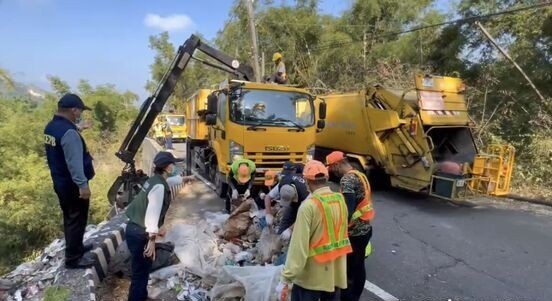 月世界遭傾倒廢棄物 邱議瑩:提案修法全面重罰「讓犯嫌傾家蕩產」 208 月世界遭傾倒廢棄物 邱議瑩:提案修法全面重罰「讓犯嫌傾家蕩產」 207