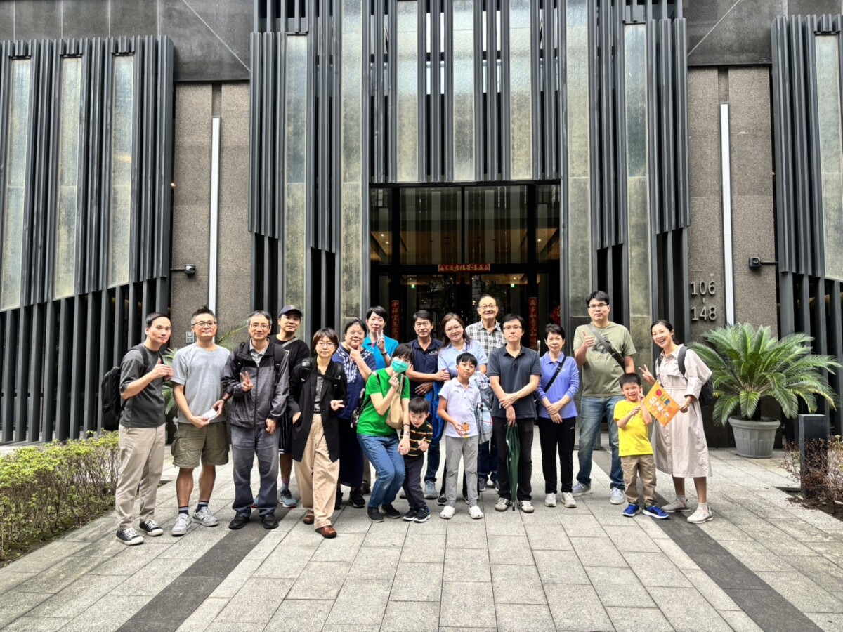 ▲由嘉品社區發起、信義開發協辦的十月鄰居見面會,前往新潤亞昕翠峰及新潤青峰進行參訪。