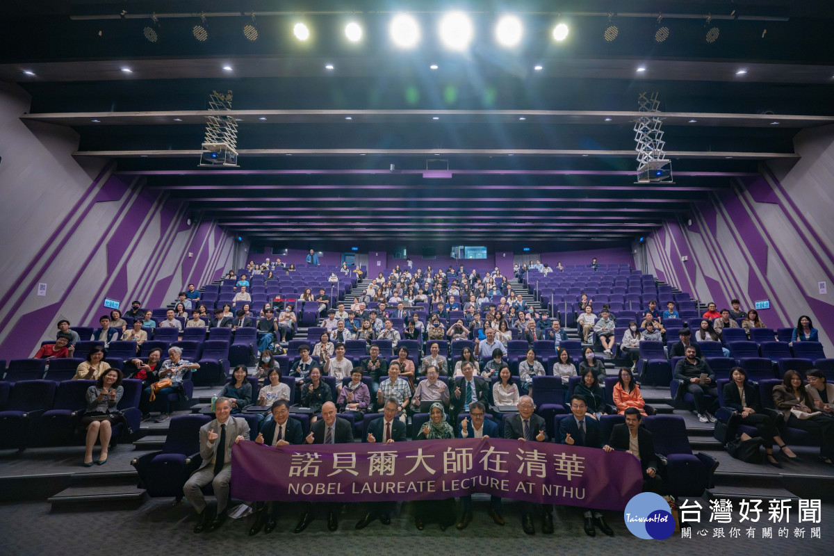 諾貝爾和平獎得主卡曼在清華發表演說,師生及民眾踴躍參與。