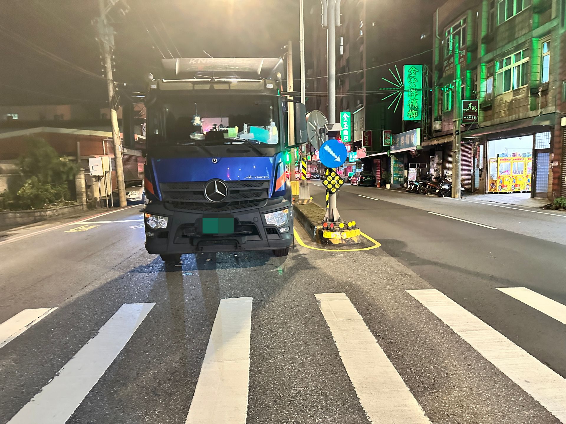 桃園市中壢區中園路二段,前(16)日晚間19時許發生1起行人遭撞交通事故。