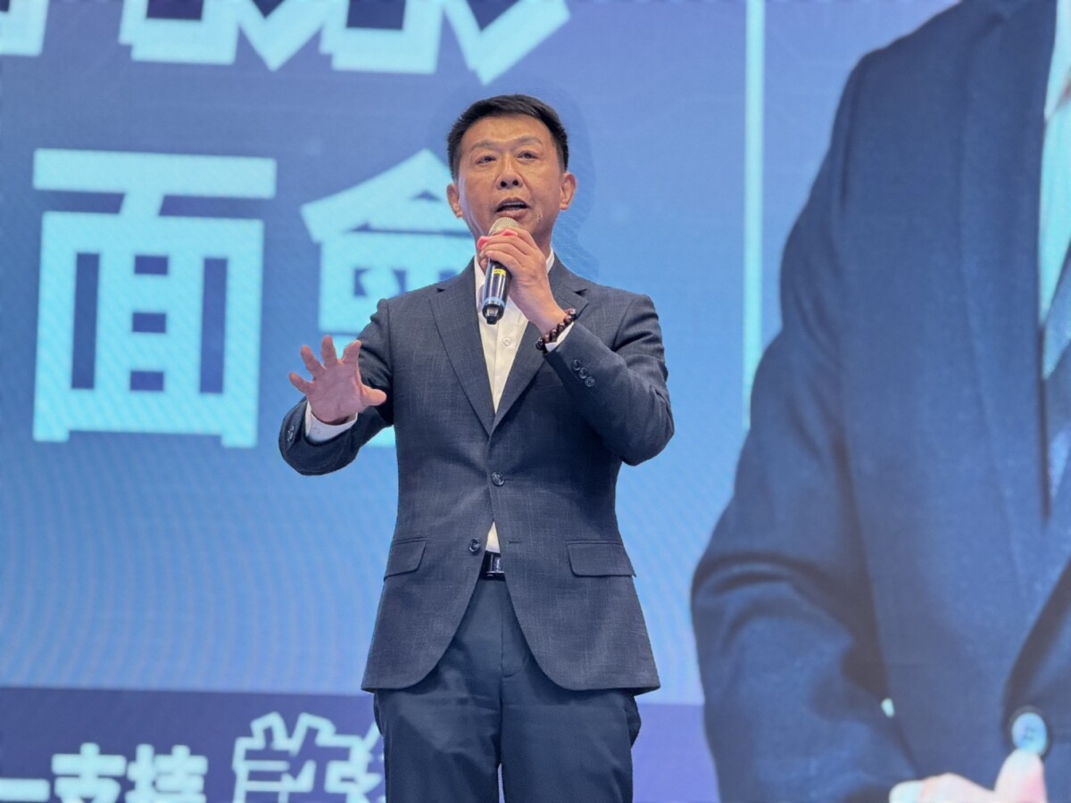 ▲許智傑表示，最能接陳其邁的班，也是黨內最大公約數。(圖/擷取自許智傑臉書)