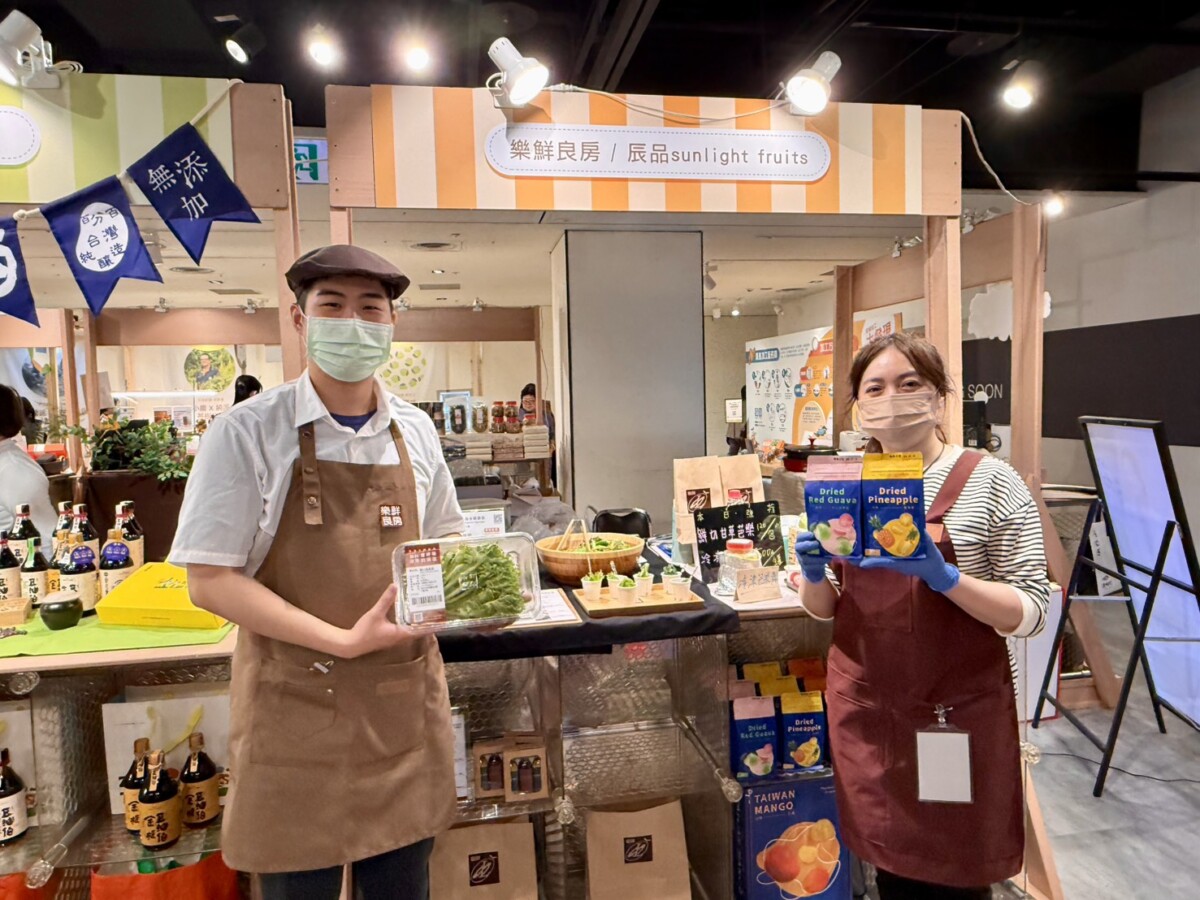 ▲全台第一植物工廠，會呼吸的「無毒水耕蔬菜」適合喜愛健康與輕食主義者。(圖/記者顏淑娟攝)