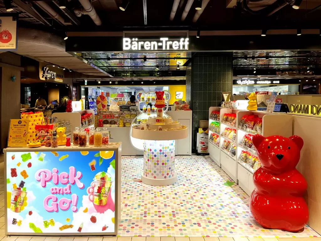 旅德必買果汁軟糖品牌Bären Treff德國派對熊,於11月正式進駐誠品南西,打造全台首間「Bären Treff德國派對熊 軟糖專門店」。