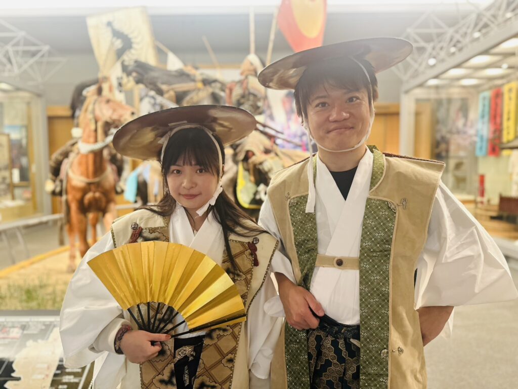 「Fukushima 相雙 Month」活動現場提供千年祭典「相馬野馬追」的正裝「陣羽織」試穿體驗。(圖／主辦單位 提供)