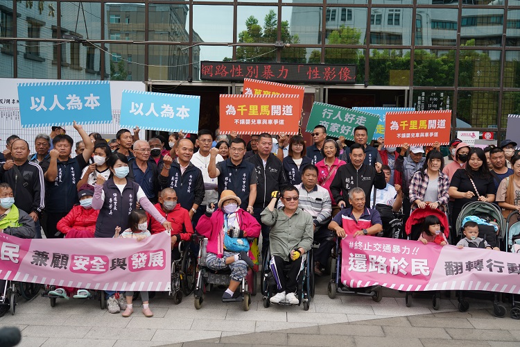▲「支持斗六市區道路新建人行道」活動。（記者劉春生攝）