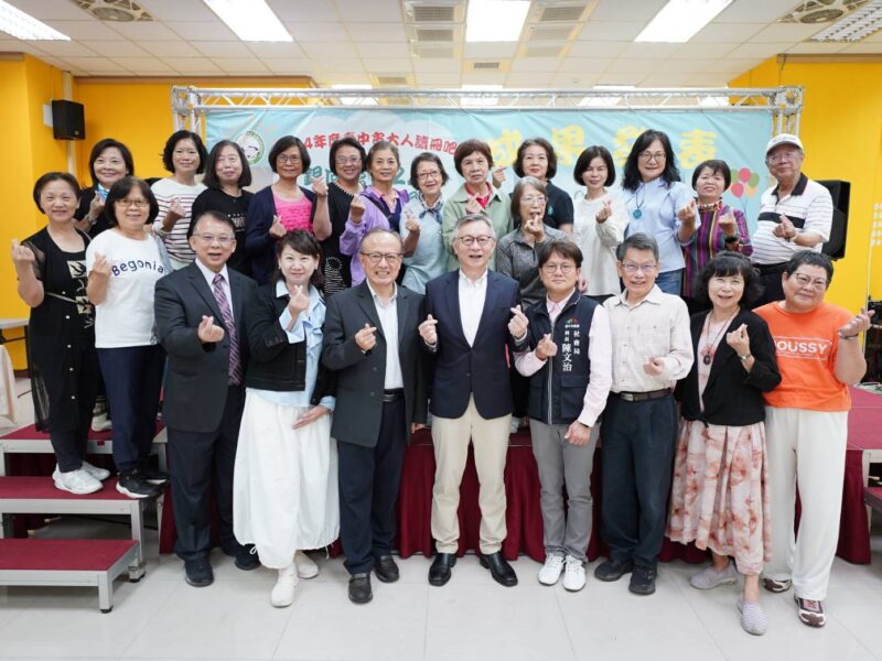 圖文：台中「銀向學習2.0」啟動  僑光科大助中高齡長者玩轉AI創意。