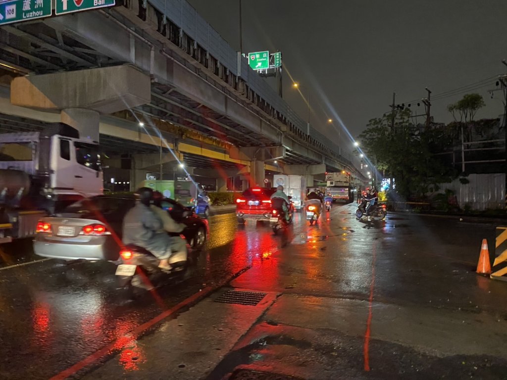 五股中興路車禍!18歲機車騎士猛撞66歲自行車老翁
